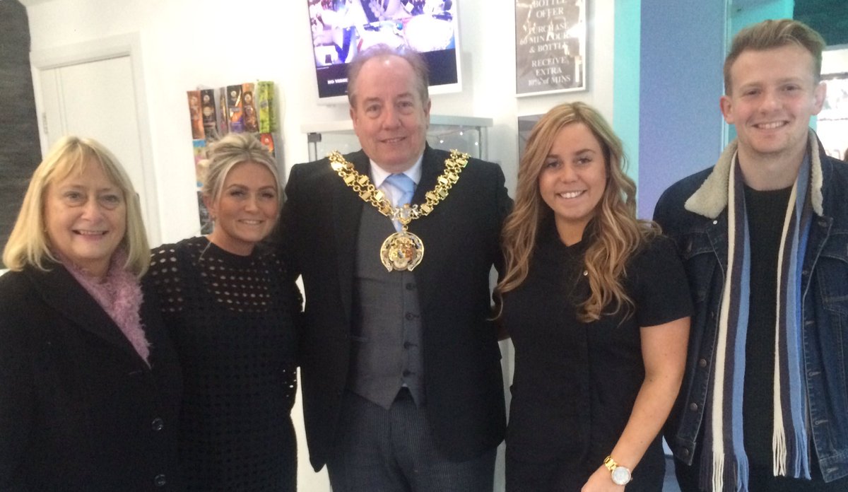 The Mayor of Tameside &amp; Denton Town Team are supporting Infinity Tanning on Ashton Rd. #SmallBizSatUK