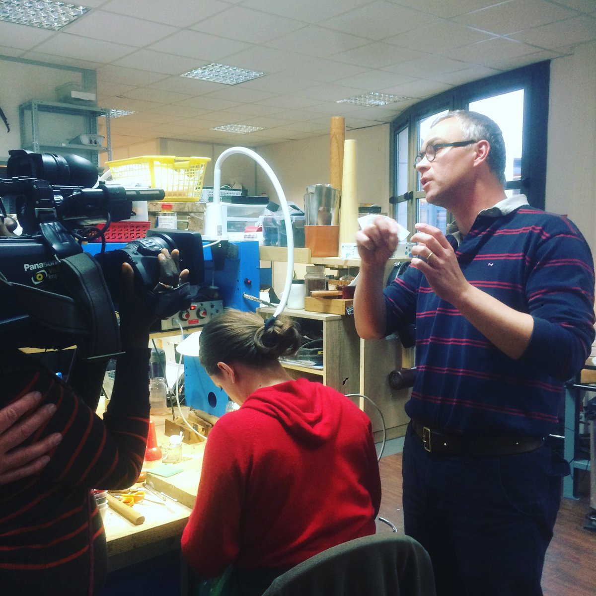 ABPParis1's tweet photo. Tournage cette semaine chez ABP ! #artisanat #madeinfrance #Paris https://t.co/OhqkgK7Yuv