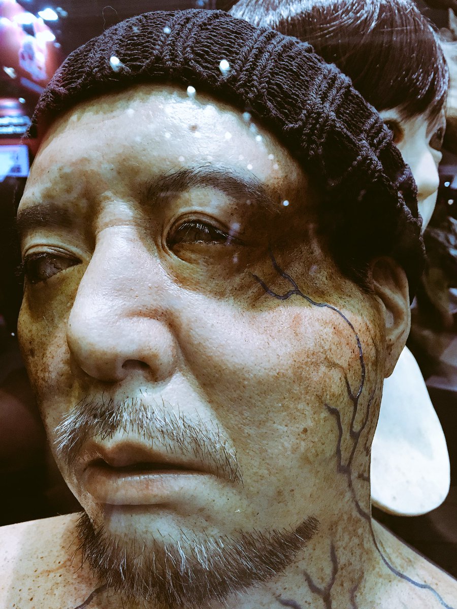 葦見川和哉 En Twitter お次は邦画のゾンビジャンルをネクストレベルに押し上げた アイ アム ア ヒーロー からzqnたち 背後の展示にオープニングにして全てをかっさらっていった片瀬那奈さんのてっこも T Co N5kprcqe1k Twitter