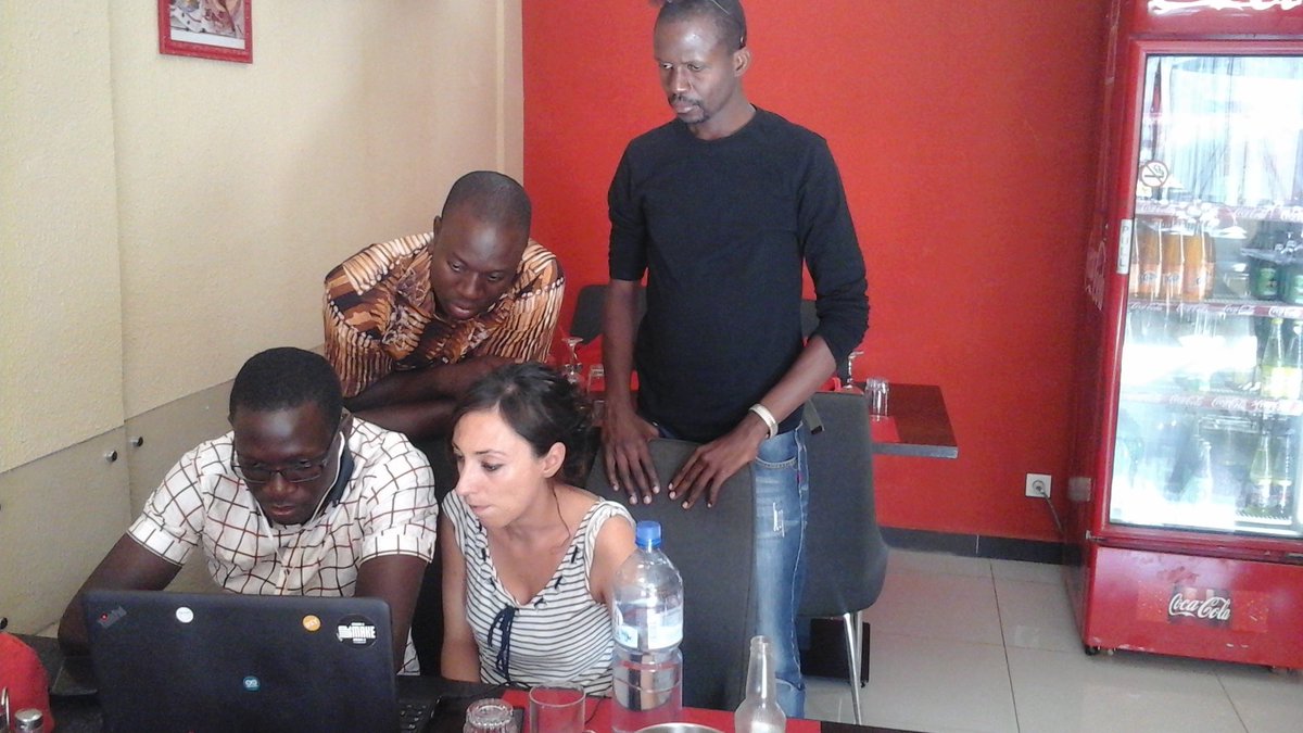 ibrahim_zaka's tweet photo. Conférence vidéo toujours en cours entre @fondazioneacra et @ouagalab1.
#apiculture #riziculture #lwili #maker4dev https://t.co/YfdAEc6lRS