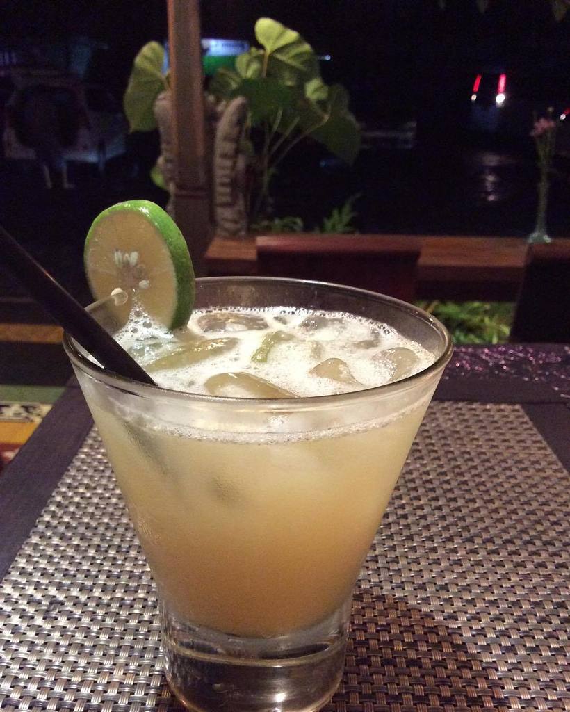 DanielleEvents's tweet photo. I always try #LocalItems wherever I go 🍹 This is called #ArakGinger 🇮🇳💚 Its made with #Ara… https://t.co/f5DAiVXrEd https://t.co/M38swpN4hZ