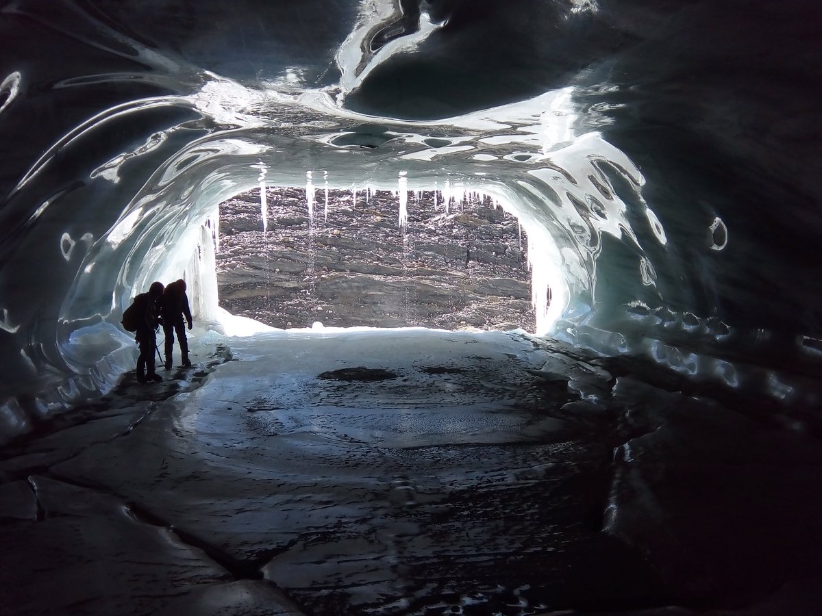 TechnicalHimal's tweet image. Snow cave in manang