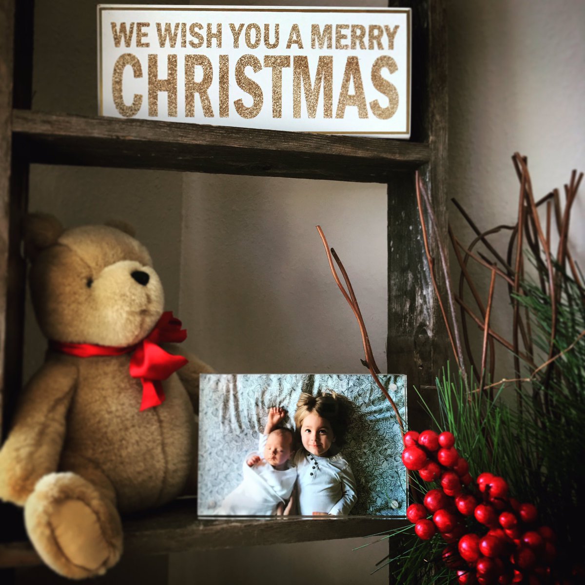 ccmframes's tweet image. I mean, who wouldn't want beautifully showcased photos? Get yours now at ccmframes.com! #ChristmasGiftIdeas