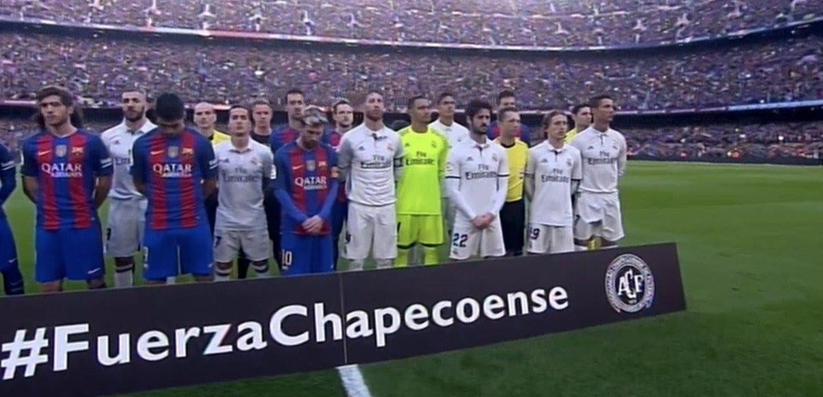 RemarksFootball's tweet photo. Barcelona and Real Madrid put their rivalry aside and join together as one to pay tribute to those who died in the Chapecoense disaster... https://t.co/KuNFnhXB9I