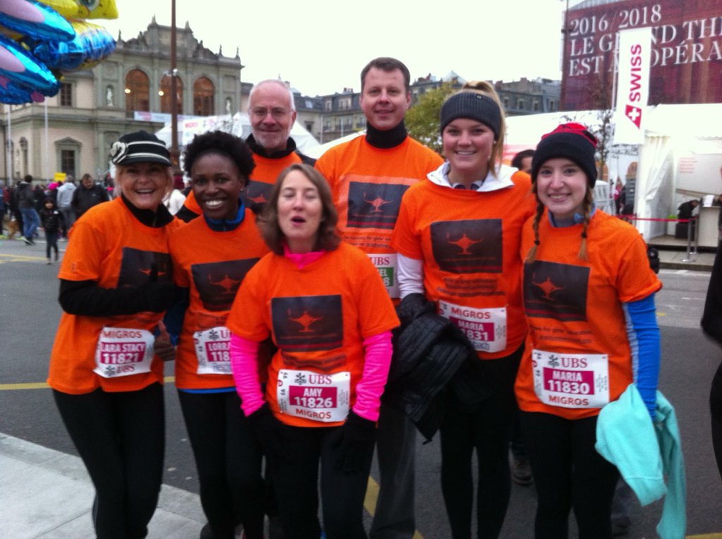 GradWomen's tweet photo. GWI A team ready to run in the #escalade2016 #GirlsEdu https://t.co/XcAq0aENXZ