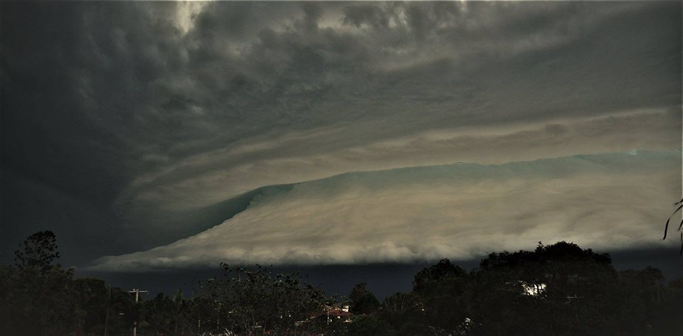 severeweatherEU's tweet photo. *World weather* Spectacular storm structure on the Brisbane supercell (Australia) today! Photo: Stuart's Camera https://t.co/QWbyQ1xu2p