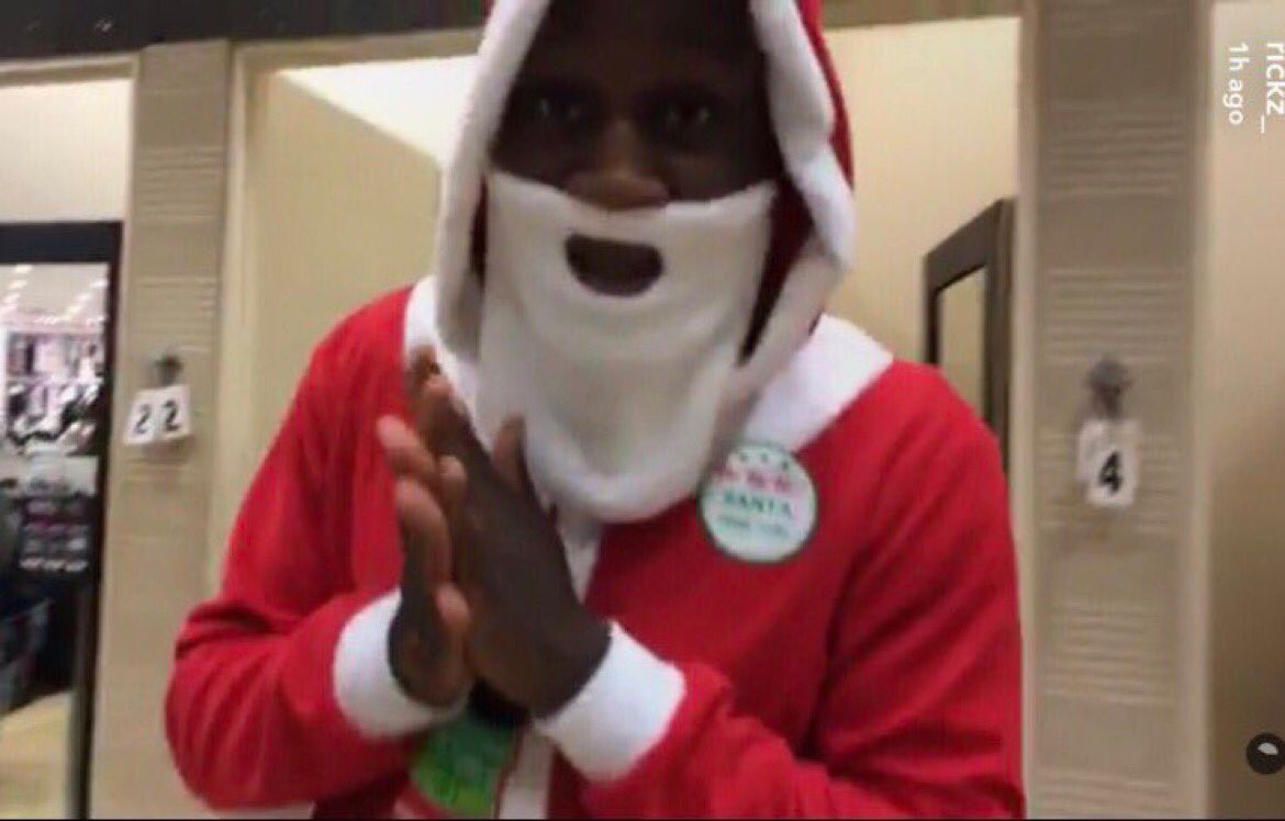 DashGetEm's tweet photo. #Ifsantawasatorontoman "Yeah, I got Billy an iPhone, so what are you dealin' with ma? Run the cookies." https://t.co/1fvN5LW3cs