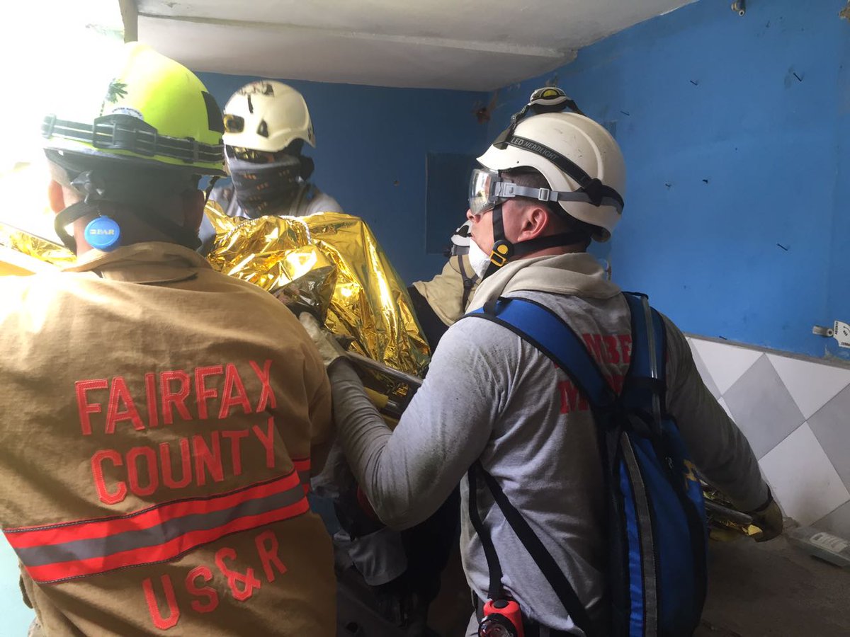DNBomberosCol's tweet photo. Bomberos #Firefax acompañan a  #BomberosColombia en el aprendizaje y desarrollo de la Plataforma de Búsqueda y Rescate Urbano #DNBC https://t.co/jixPAvwON5