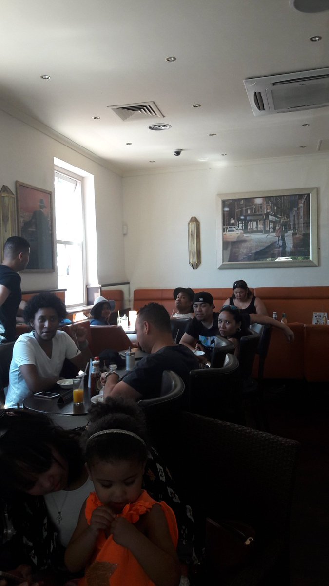li_298's tweet photo. But on a side note. It was so lekker to see all my faves today 😍 Y'all are the best, fam 🙆💕 #BreakfastTweetUp #TeamBlackberry 😂😂 https://t.co/ksFrIaF4kZ