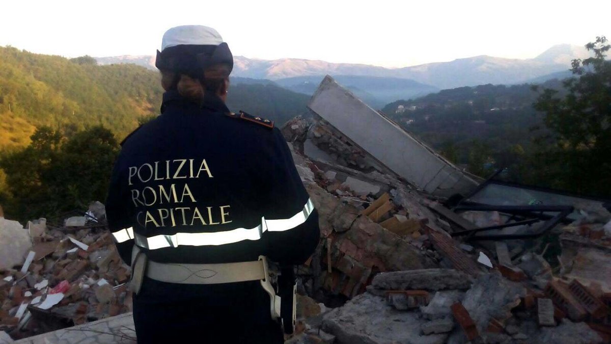 cosentinogianca's tweet photo. Basta#discriminazioni#polizia locale#stesso lavoro#stessi diritti#vietato#votare a chi #soccorre @cislfp @dvolpato1 https://t.co/nZx5UAu7Fr