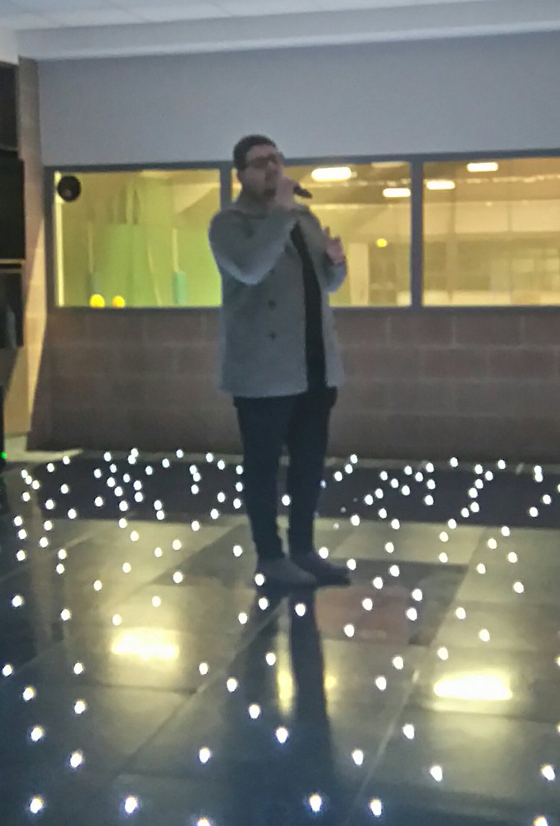 SharanAdlem's tweet photo. @CheChesterman at The David Lloyd Basildon wow he's amazing live #Chechesterman #DavidlloydBasildon https://t.co/7Cv4m7Tuvs