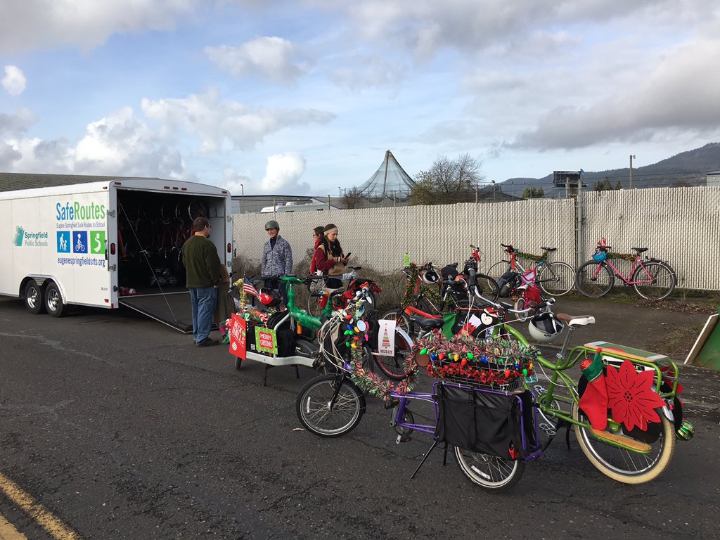 SpringfieldSRTS's tweet image. Springfield SRTS is all ready for the Christmas Parade. Come out and cheer us on. @SpringfieldPS