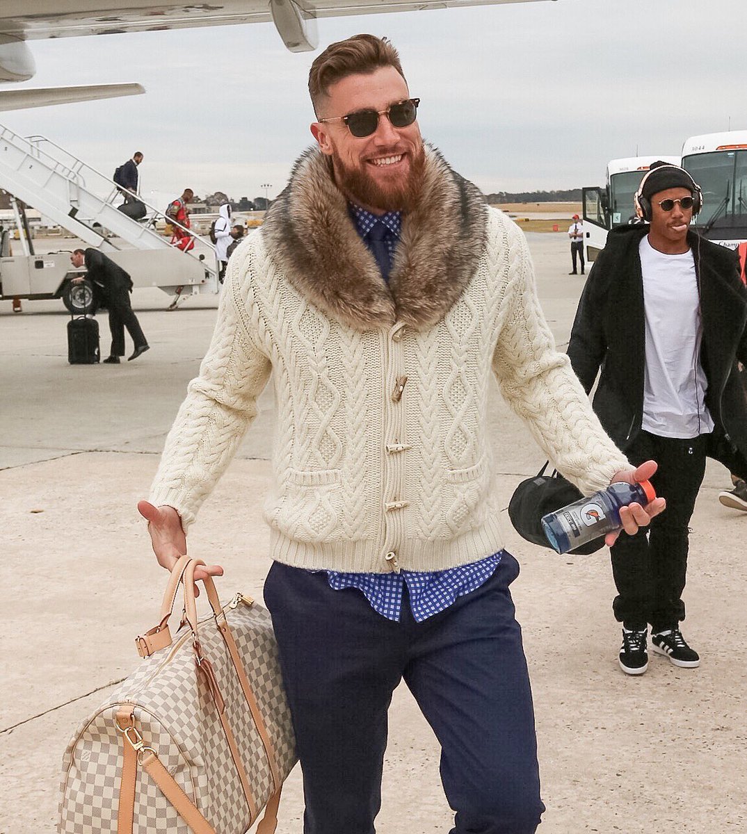 travis kelce outfit today