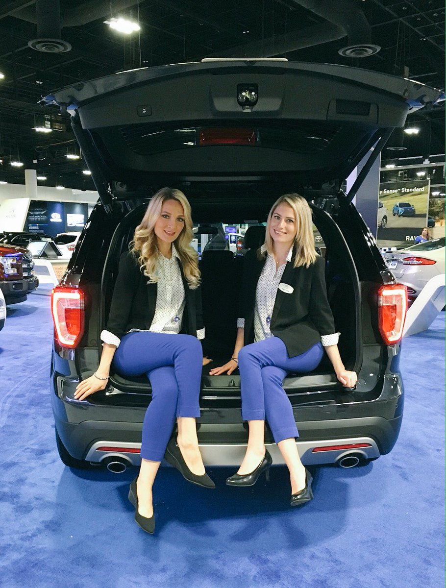 Ford_Dione's tweet photo. Hanging out with Kristen in a 2017 Ford Explorer Limited at the @TampaAutoShow! #FordExplorer #FordGirls #TampaAutoShow https://t.co/qIPWExA26r