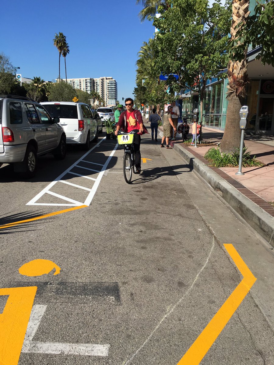 heybikela's tweet photo. People are loving the pop up protected bike lane! @BikeMetro @LAGreatStreets @PaulKrekorian https://t.co/SQD5a9gZJ1