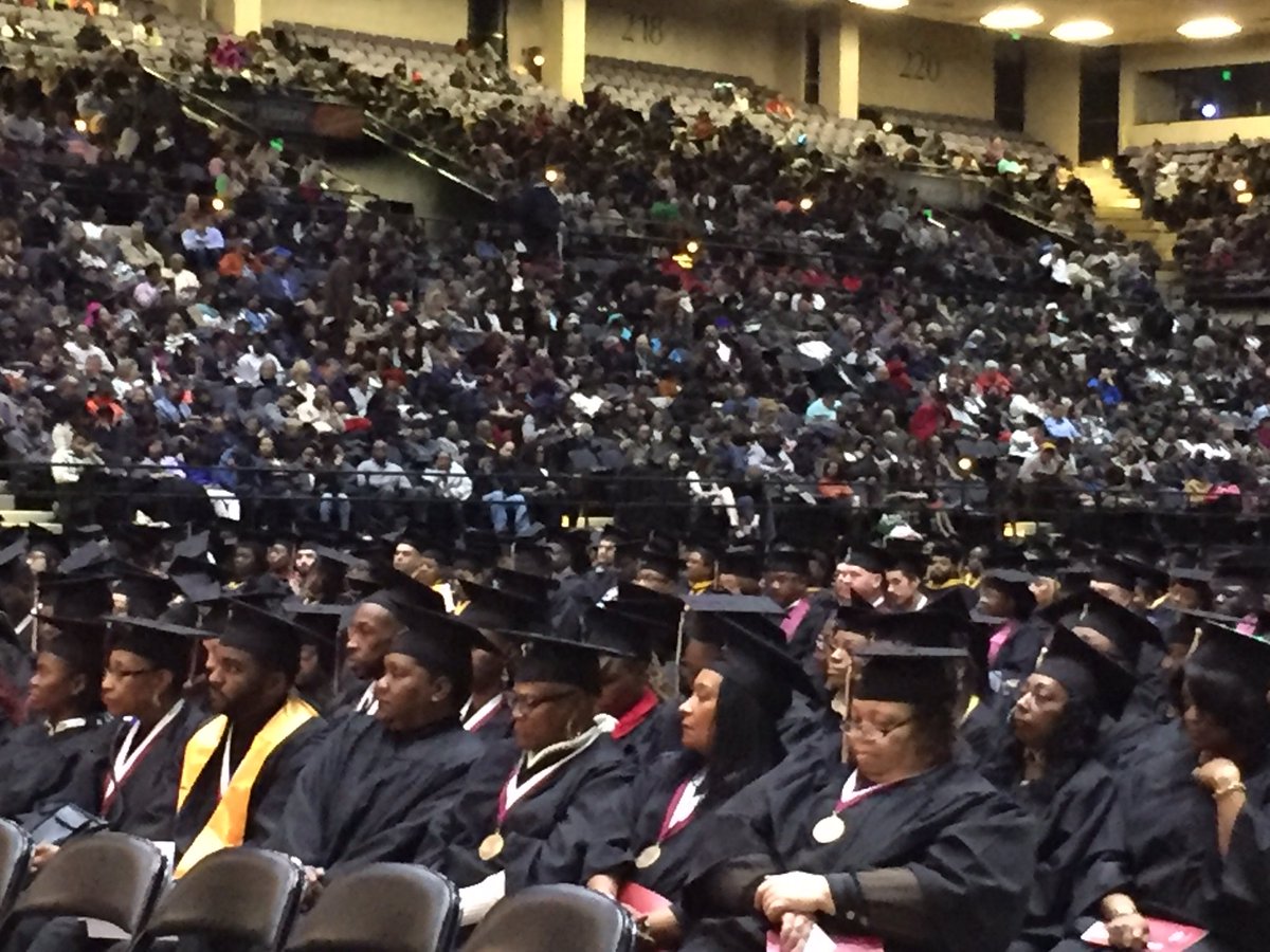 racheldeckerDC's tweet photo. So proud of our 2016 grads! #strayersuccess https://t.co/B3fYbJYape