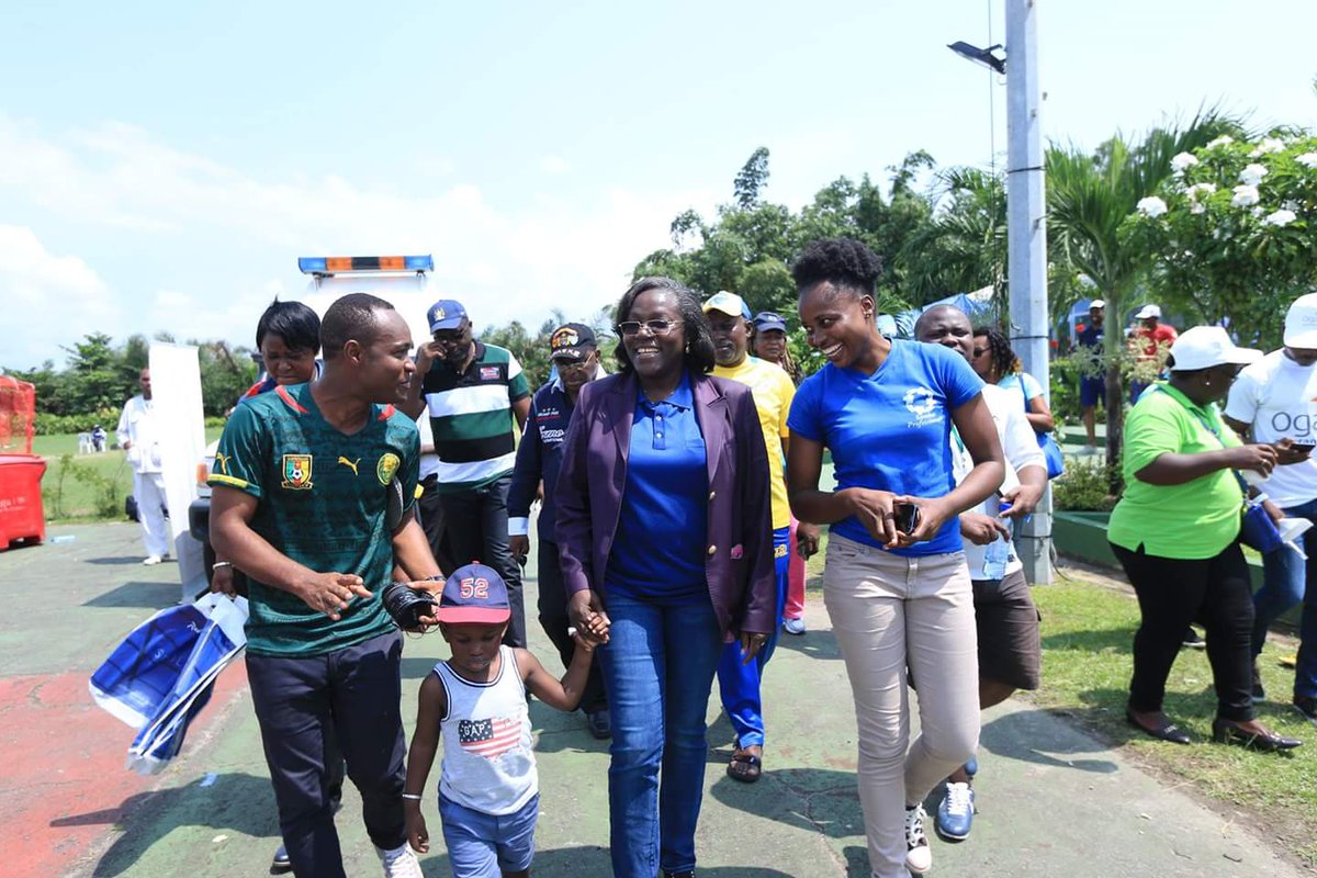 CorporateChall's tweet photo. Première journée du tournoi #CorporateChallenge, avec en prime, la visite de la Ministre de la Jeunesse et des Sports, Dr Nicole Assele. https://t.co/p2USMIqVLr