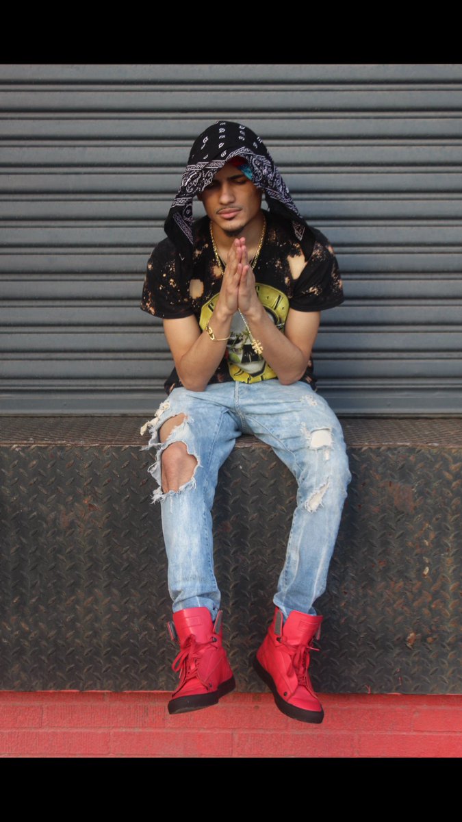 keepittied's tweet photo. More shots @BandanaSeason make sure you guys check out the link in bio #inmybirk https://t.co/RRutsdaCDd https://t.co/UsnPLIHzRL