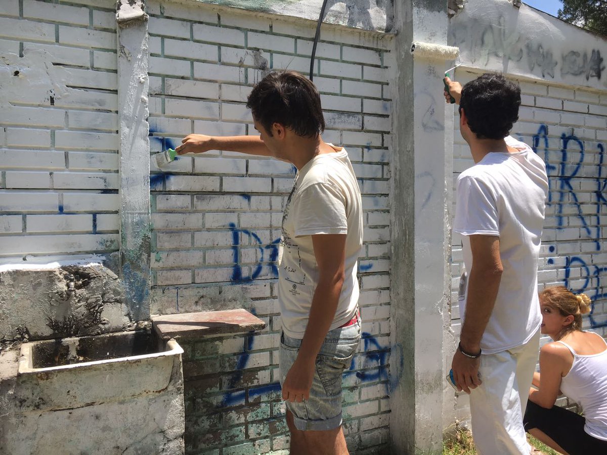 JuventudMLP's tweet photo. Seguimos con el #VoluntariadoJoven poniendo en valor el Centro Recreativo de la 3ra Edad del Parque San Martín.
¡Vení con tu remera blanca! https://t.co/6HL4CbA6Is