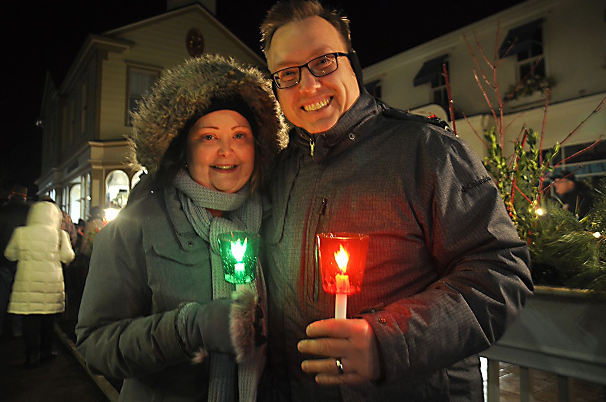 ScottRosts's tweet photo. Miss the 28th annual candlelight stroll in #NOTL last night? Here's a photo gallery from the event: https://t.co/JAtV4iEc3o https://t.co/rOOC2LP3el