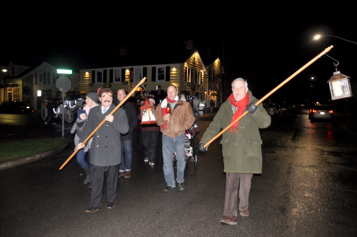 Miss the 28th annual candlelight stroll in #NOTL last night? Here's a photo gallery from the event: buff.ly/2fWicq5