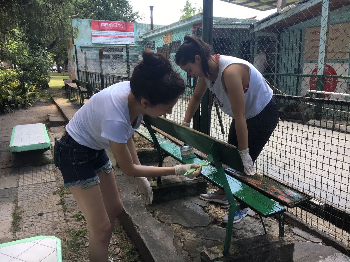 Seguimos con el #VoluntariadoJoven poniendo en valor el Centro Recreativo de la 3ra Edad del Parque San Martín.
¡Vení con tu remera blanca!