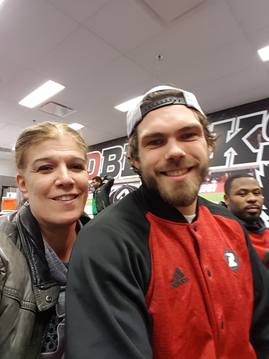 Eastern trophy &amp; Grey Cup!
<a href="/WilliamPowell33/">WIlly P!</a> <a href="/ZEvans92/">Zack Evans</a>, J'Michael Dean, Andrew Marshall
<a href="/RonniePfeffer/">Ronnie Pfeffer</a> Helmet!

#RNation #redblacks #GreyCup