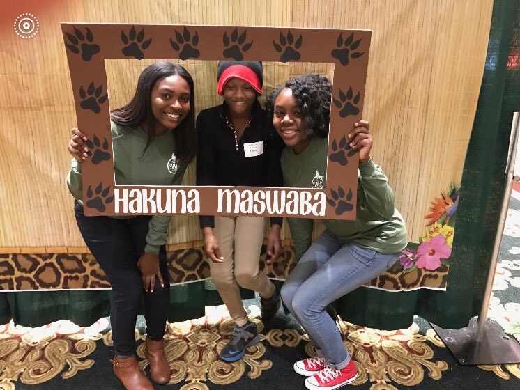 _kaylaalissa's tweet photo. Enjoyed watching her pick out her Christmas gifts today! It was a struggle to get her to take this picture, lol. #SWAB2016 💚💚💚 https://t.co/9sOyF134sA
