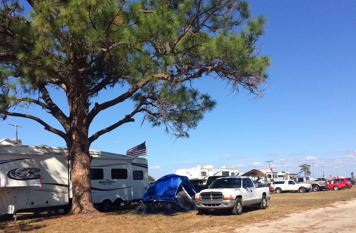 sebringraceway's tweet photo. Absolutely perfect weather here for the @HSRClassic12 Lots of campers here enjoying America's most historic road racing circuit https://t.co/h6jevUR8y3