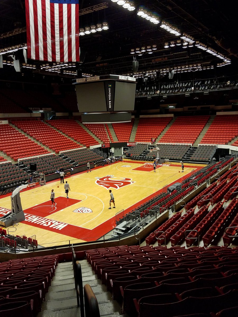 CoachSless's tweet photo. @UNOPrivateers @UofNO Game Day #UNOProud at Washington State https://t.co/IMjFvTbXrO