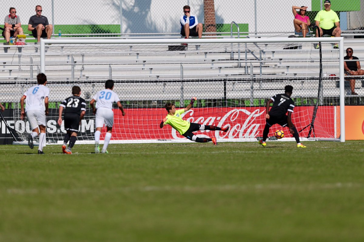 ussoccer_da's tweet photo. Penalty kick for @VardarUSDA in the 32', converted for a 3-0 lead! https://t.co/pcMJJjB6y4