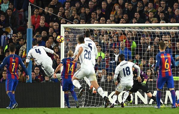 El Clasico Barcellona-Real Madrid finisce 1-1: a Suarez risponde Sergio Ramos al 90'