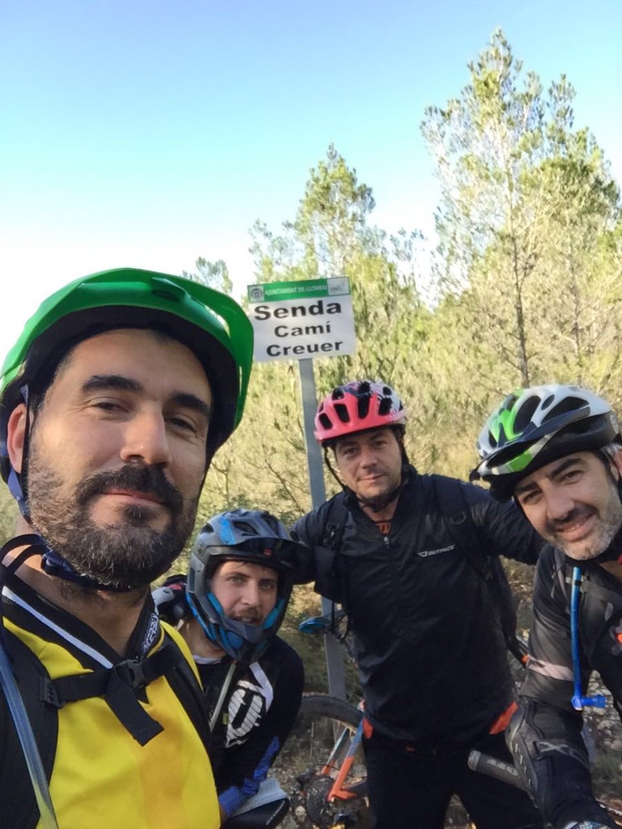 76Inot's tweet photo. @malditosBKTRDOS una mañana muy Bikestarda 👌🏼 https://t.co/Z8wsNZTzjf