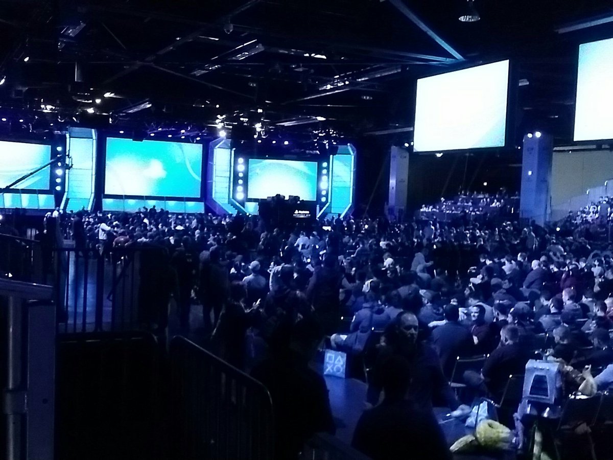 XAdonaiX's tweet image. The PSX showcase is packed! #PSX16