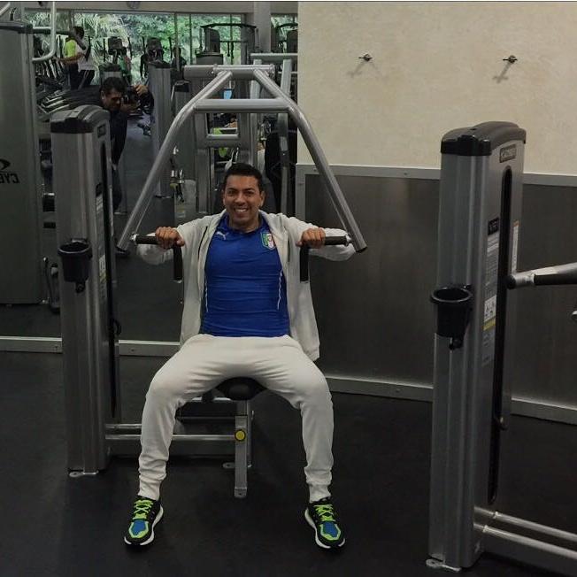 Respira profundo y deja salir el exceso de pensamientos.Que tengas un excelente Fin de Semana...#Rikaband de #mariomolinares #GlobalArtistas