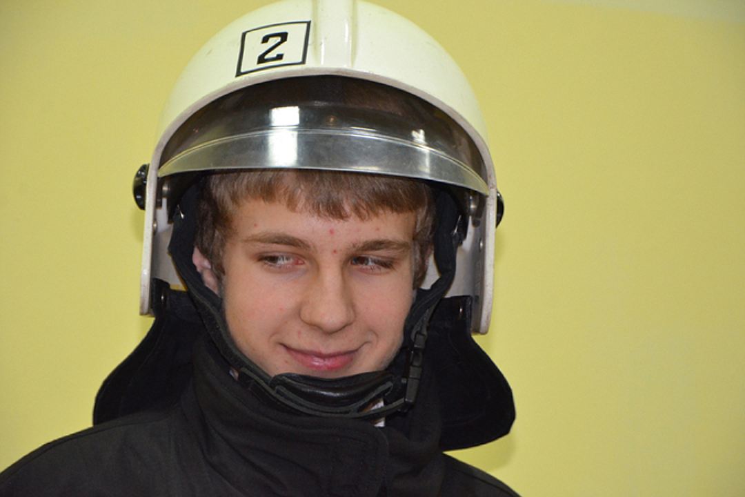 Простой школьник Максим Решетнев из Красноярска спас на пожаре четверых детей и уберег от взрыва бытового газа три многоквартирных дома!