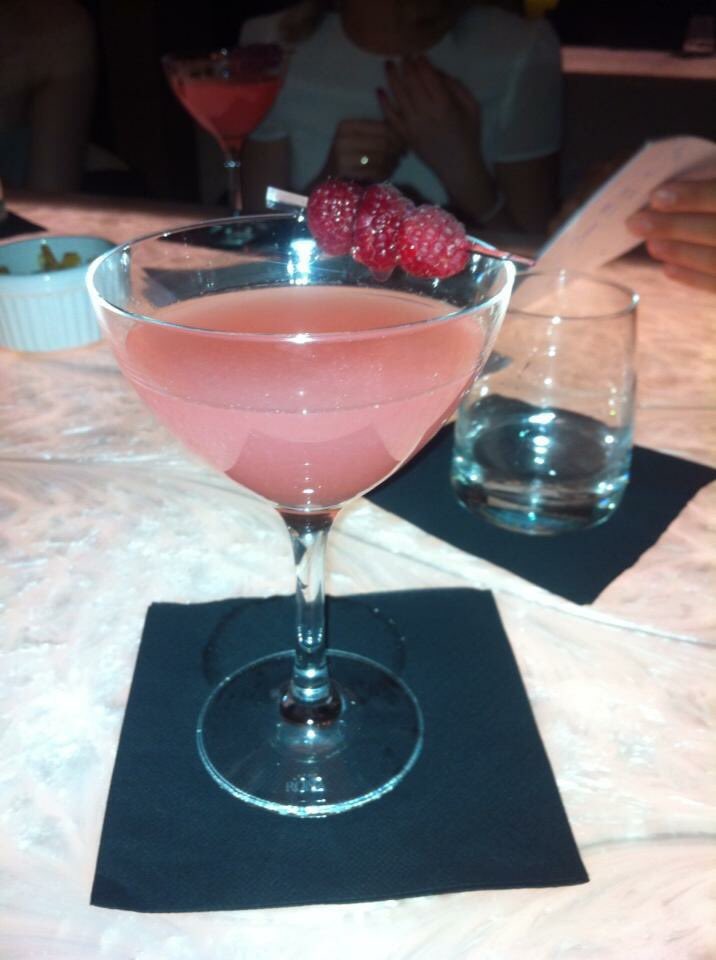 HarryGumeryFan's tweet photo. @hgumery @theshiresuk cocktails before the show 🍸😍 https://t.co/g7Jid8ZrgM