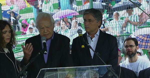 wtfgato's tweet photo. Just Pinned to G1: Cid Moreira faz leitura da carta bíblica de Paulo no velório da #Chapec… https://t.co/7eoRU4ZR3A https://t.co/bE7tgvKIN9
