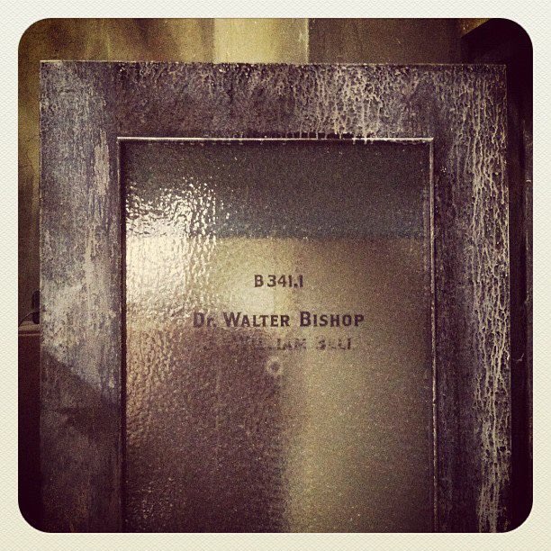 Four years ago today... Final set visit... #Fringe The door of perception... <a href="/thejohnnoble/">john noble</a> <a href="/JWFRINGE/">JWFRINGE</a>