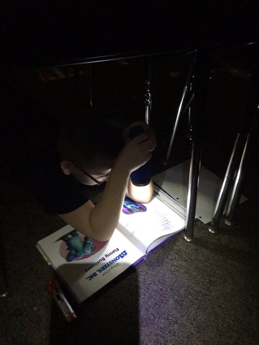 WESMarauders's tweet photo. Flashlight Friday in 4th grade = FUN!!! ❤️🐾🍎🎒 #makelearninfun @graciemazzullo @emsaxby @WCSMarauders @cpicha1230 https://t.co/hYxKF7piIw