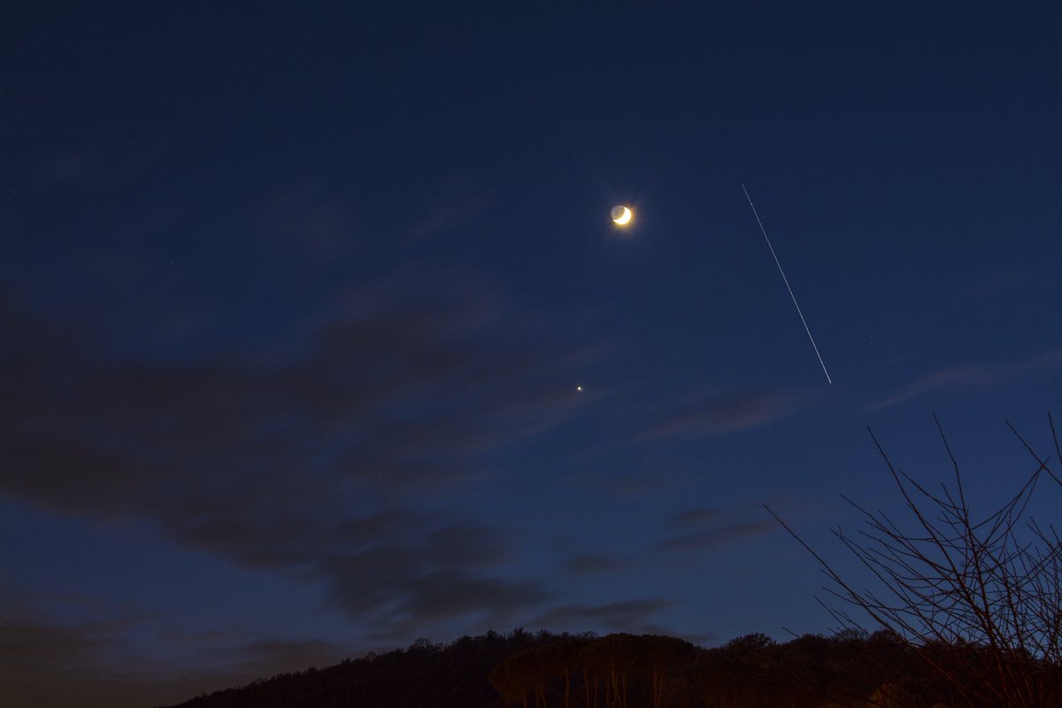 Pietro Francia (@pietro_francia) on Twitter photo The ISS few minutes ago. Charming scene with a thin crescent moon shining above Venus. Rome, IT. <a href="/ObservingSpace/">Observing Space</a> The ISS few minutes ago. Charming scene with a thin crescent moon shining above Venus. Rome, IT. <a href="/ObservingSpace/">Observing Space</a>