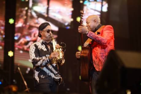 economicsjazz's tweet photo. Peabo Bryson, Michael Paulo and Raisa have successfully ended this spectacular show with amazing performances! https://t.co/TNWvqO8SEP