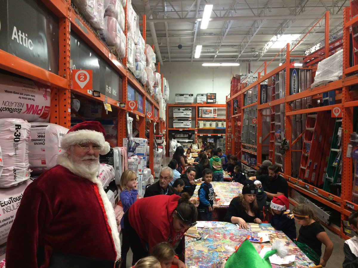 specialT1379's tweet photo. 1379 had a special guest join us at our kids clinic.  #PacNorthProud #santa @ChrisKeg1 https://t.co/A4egTg2eKS