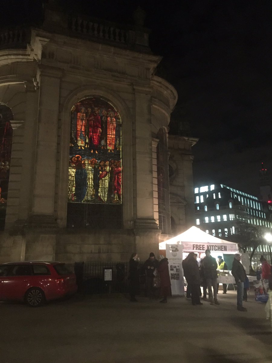 CatherineOgle's tweet image. Beautiful to see Sikh Langar outside @bhamcathedral supporting @SomethingGoodB community engagement