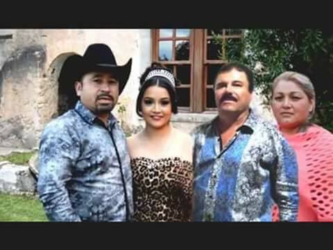 BorrachosVIP's tweet photo. Pura celebridad #EnLosXVsDeRubí https://t.co/Ccud6tjZDZ