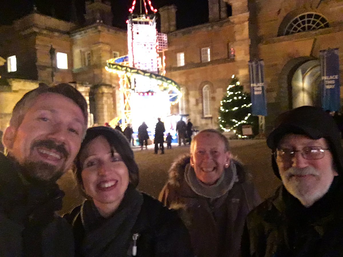 rarerfox's tweet photo. Lovely couple of hours spent at Blenheim with @RachelMHB and my folks. #AlmostFestive 😊 https://t.co/OLvXa2MuaR