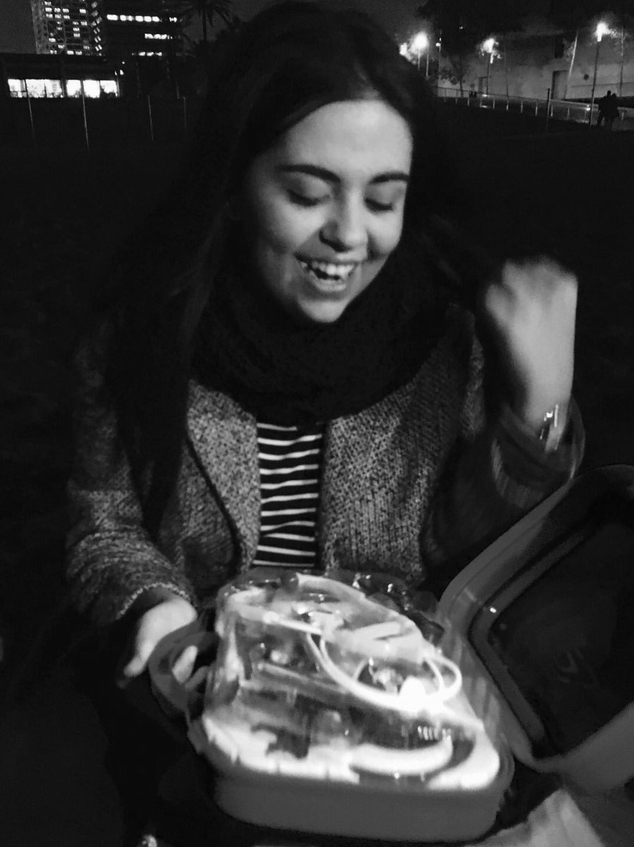 paulaa261's tweet photo. Pon en tu vida gente que te regale un kit de médico en la playa. #teamdecimal @taniastreeper @eudomir @pelillosdepunta @ladyDeneuve https://t.co/nQP8hDm0AD