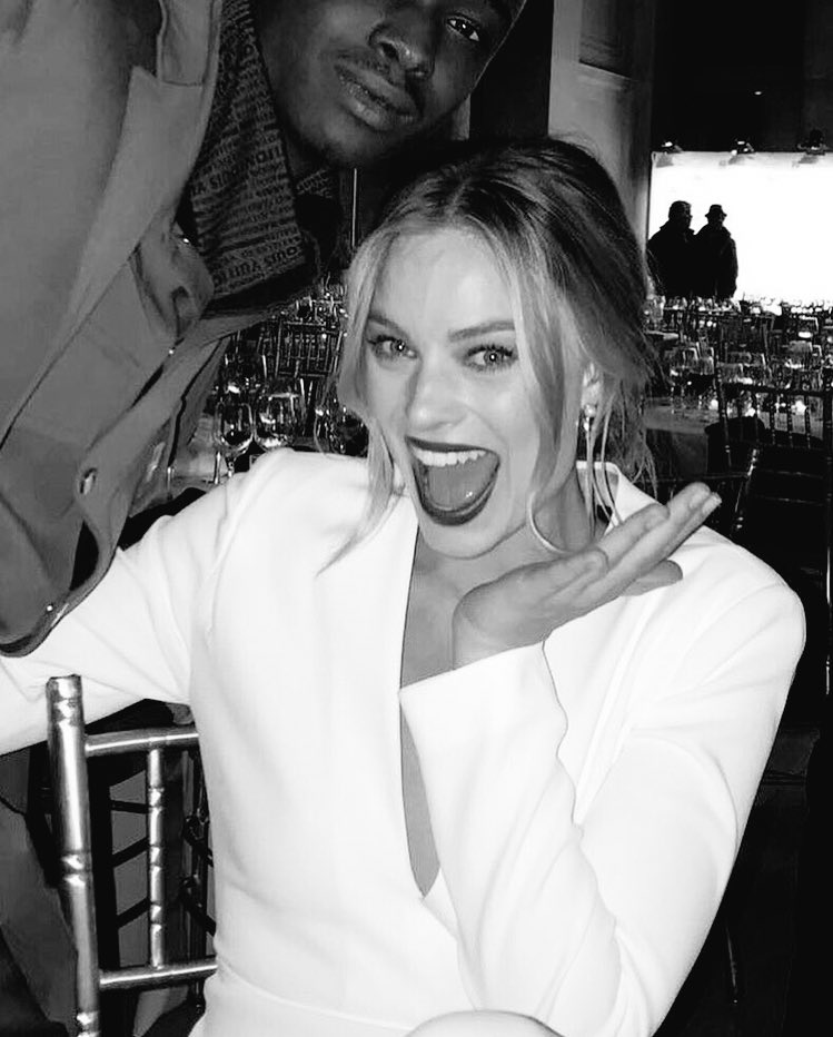 MargotsNews's tweet photo. Margot's beauty always leave me speechless 😶✨ https://t.co/tZN9Vkfb4A