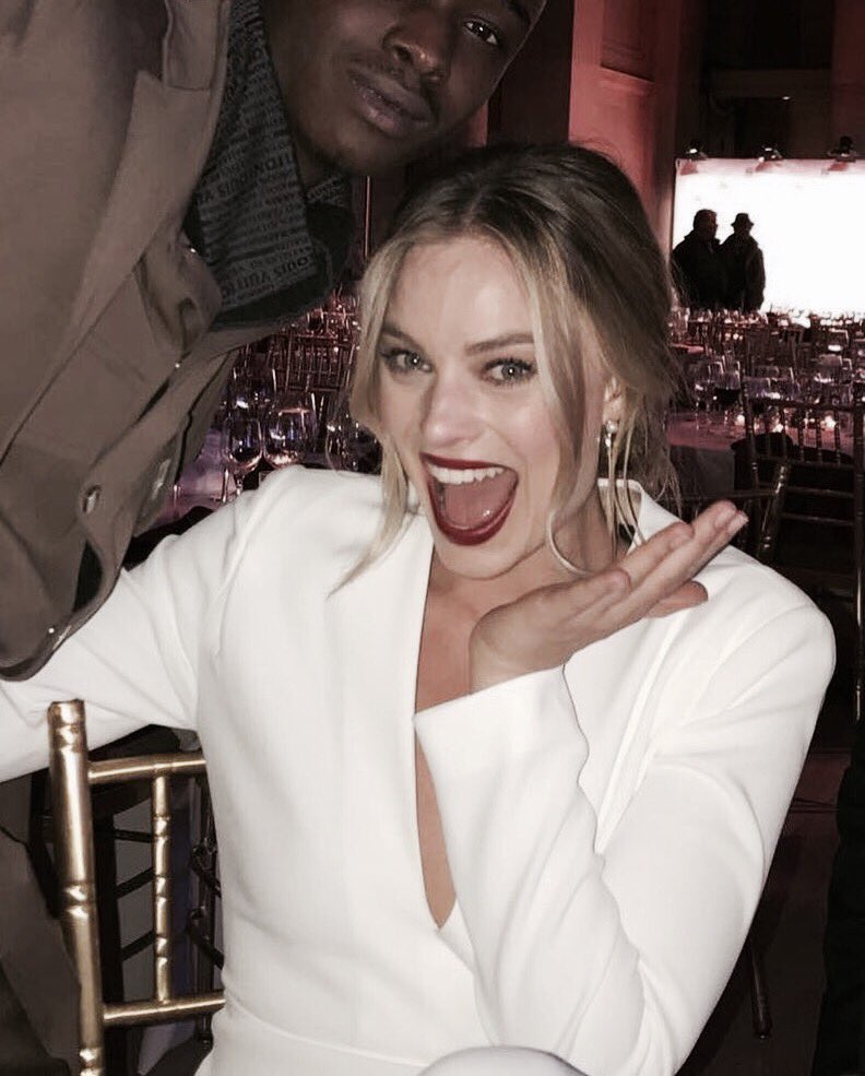 MargotsNews's tweet photo. Margot's beauty always leave me speechless 😶✨ https://t.co/tZN9Vkfb4A