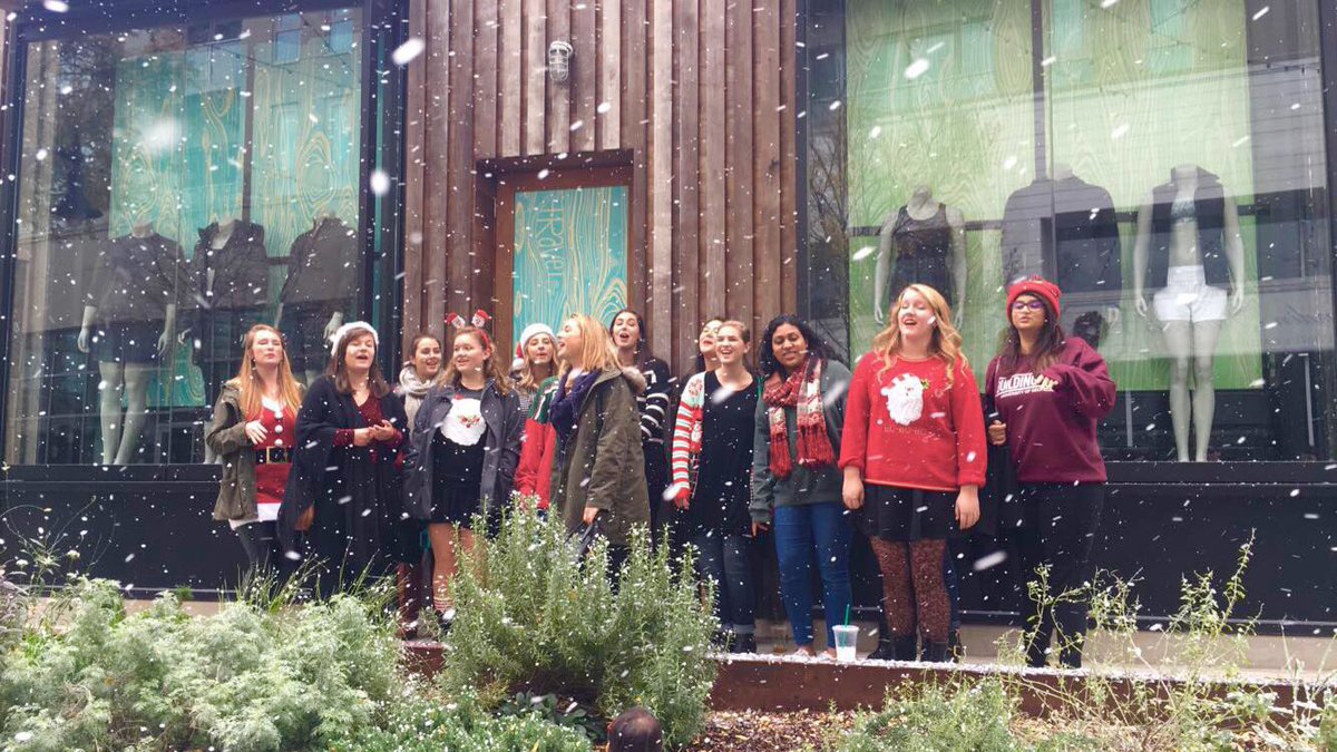 <a href="/uganoteworthy/">uga noteworthy</a> singing sweet tunes at <a href="/WSPD/">Westside Provisions</a> #tinselandtwine !!